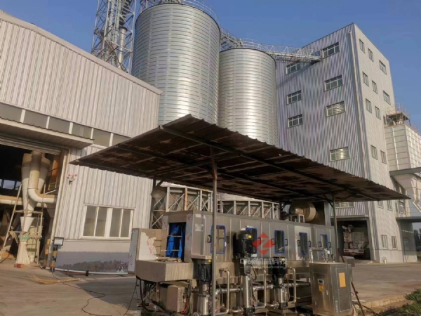 德州天地壹號雞籠蛋托清洗機現(xiàn)場使用實拍